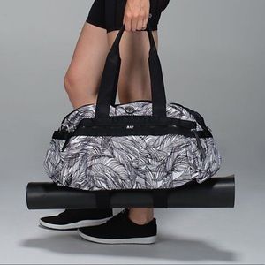 EUC - Lululemon Gym to Win in Sketchy Palms